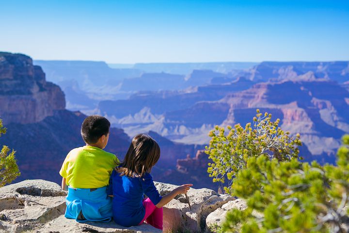 kids sitting in Grand Canyon view