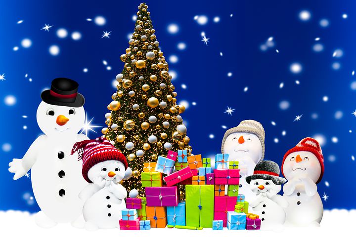 Animated Snowmen with gifts and Christmas tree