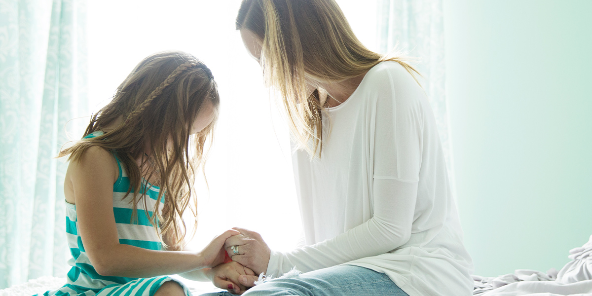 daughter and mother praying