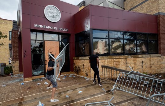 Protesters damage the Minneapolis 3rd Police Precinct