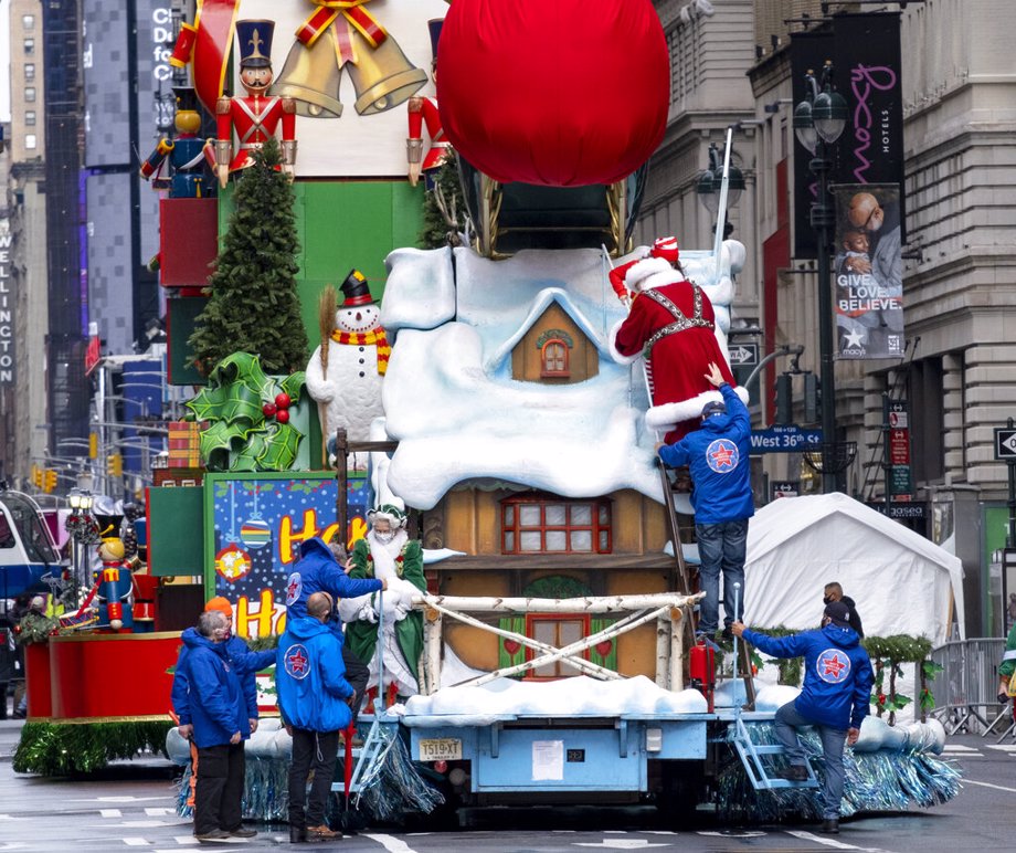 Macy’s Thanksgiving Day Parade Takes Flight | Positive Encouraging K-LOVE