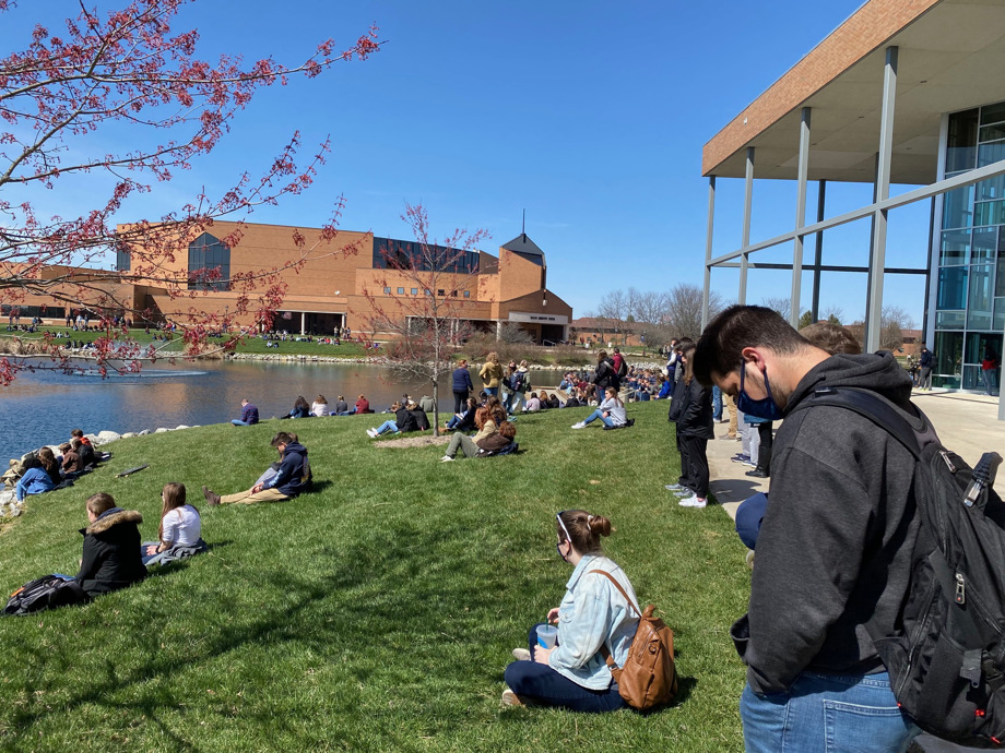 At 2:50 p.m. university operations ceased as the campus community encircled Cedar Lake for “Tetelestai: It Is Finished,” a somber time of reflection to remember the moment that Jesus died. 