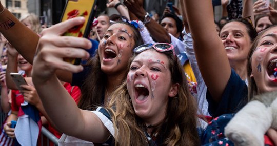fans with USA on faces