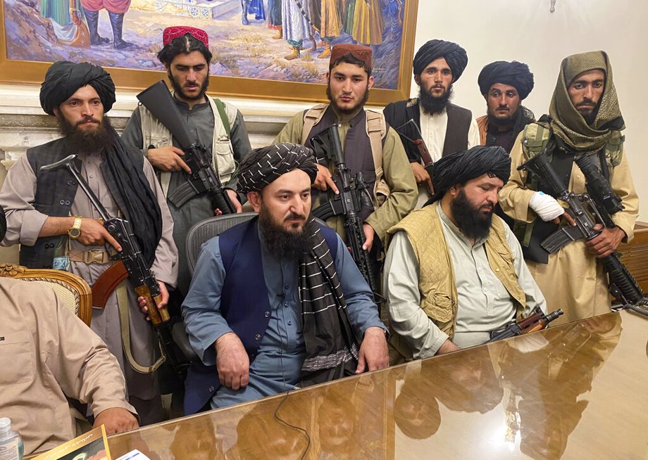Taliban fighters take control of Afghan presidential palace 