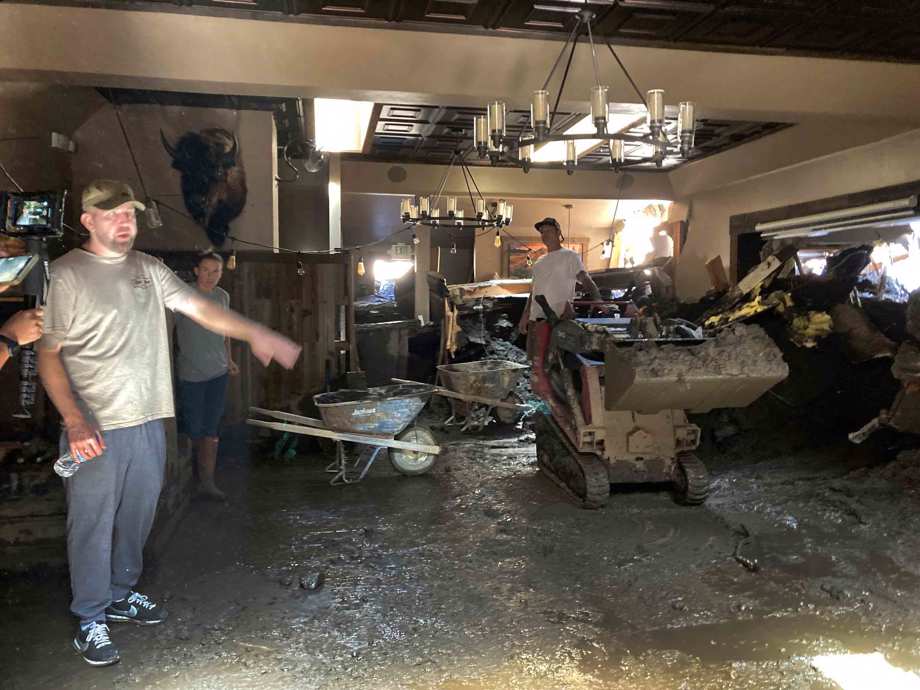 it-s-crushing-california-cleans-up-mudslide-damage-positive
