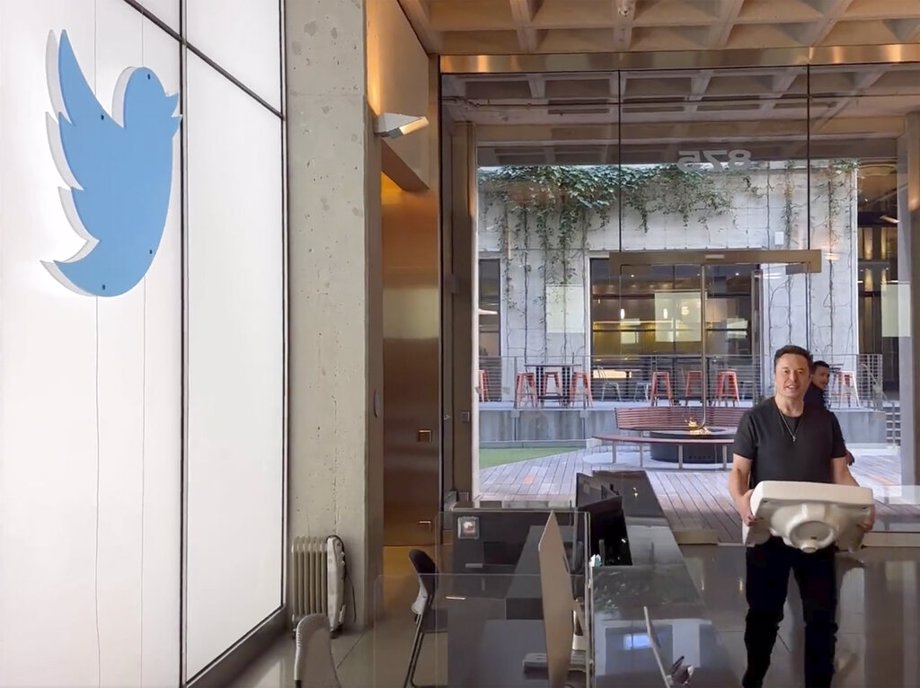 Elon Musk Makes Splashy Visit To Twitter Headquarters Carrying Sink