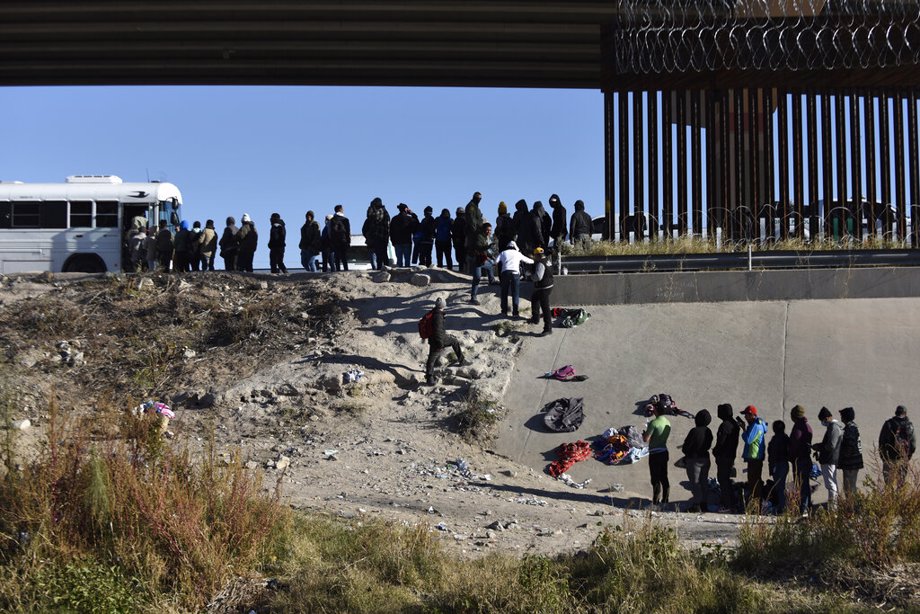 Texas Mayor Declares State Of Emergency Over Migrant Swell Positive