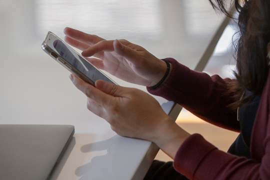 Cellphone-Related Face Injuries On The Rise, Study Shows