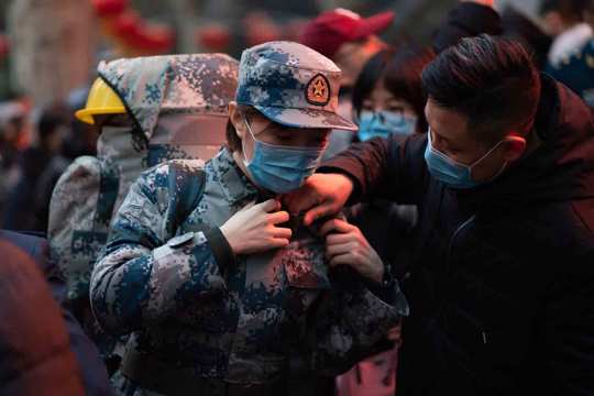 a military medic from the Air Force Medical University prepares to leave for Wuhan from Xi'an, capital of northwestern China's Shaanxi Province