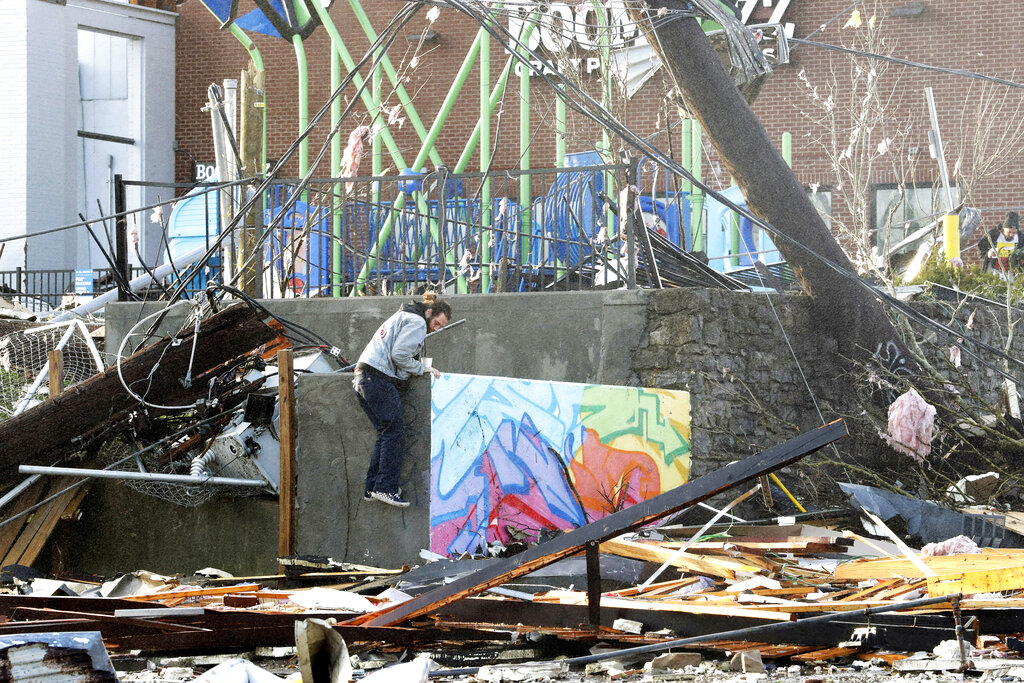 Tornado damage/Nashville