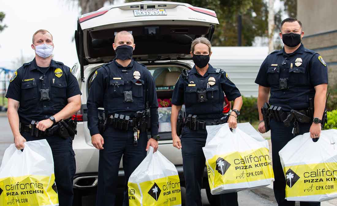 Frontline police officers blessed with meals