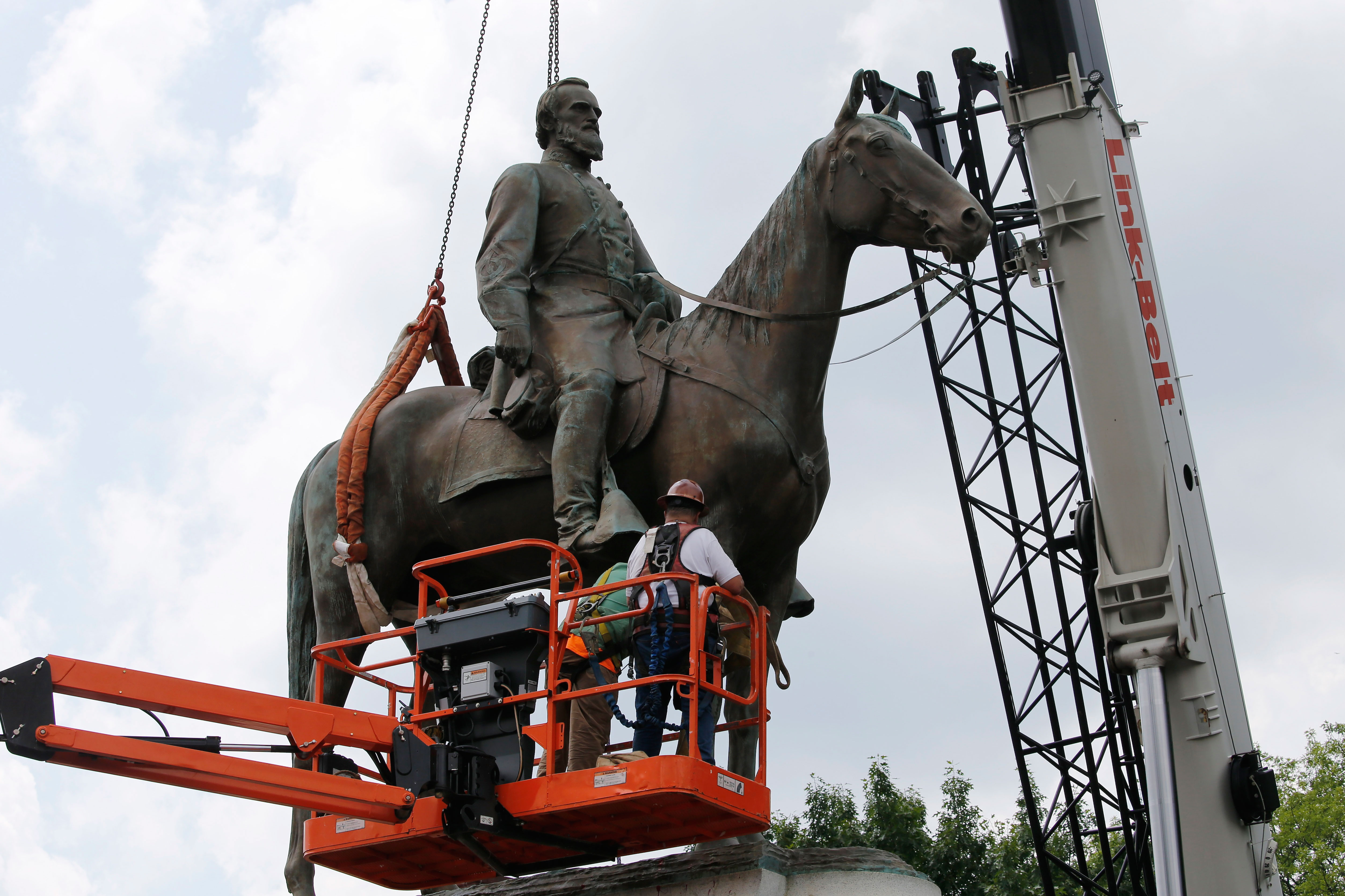 Judge Blocks Removal Of More Confederate Statues In Richmond, Virginia