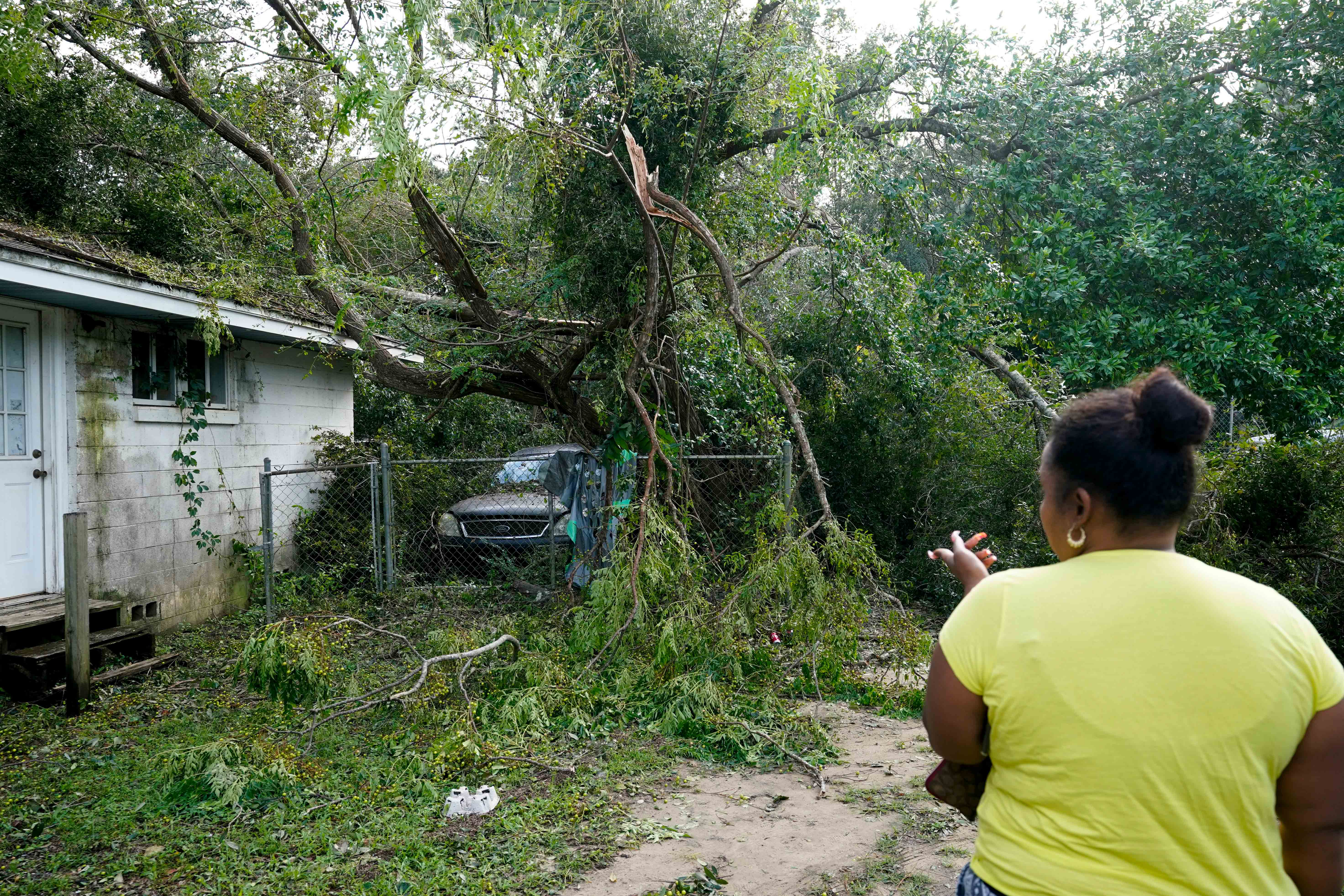 prayers-hundreds-of-thousands-still-without-power-in-sally-cleanup