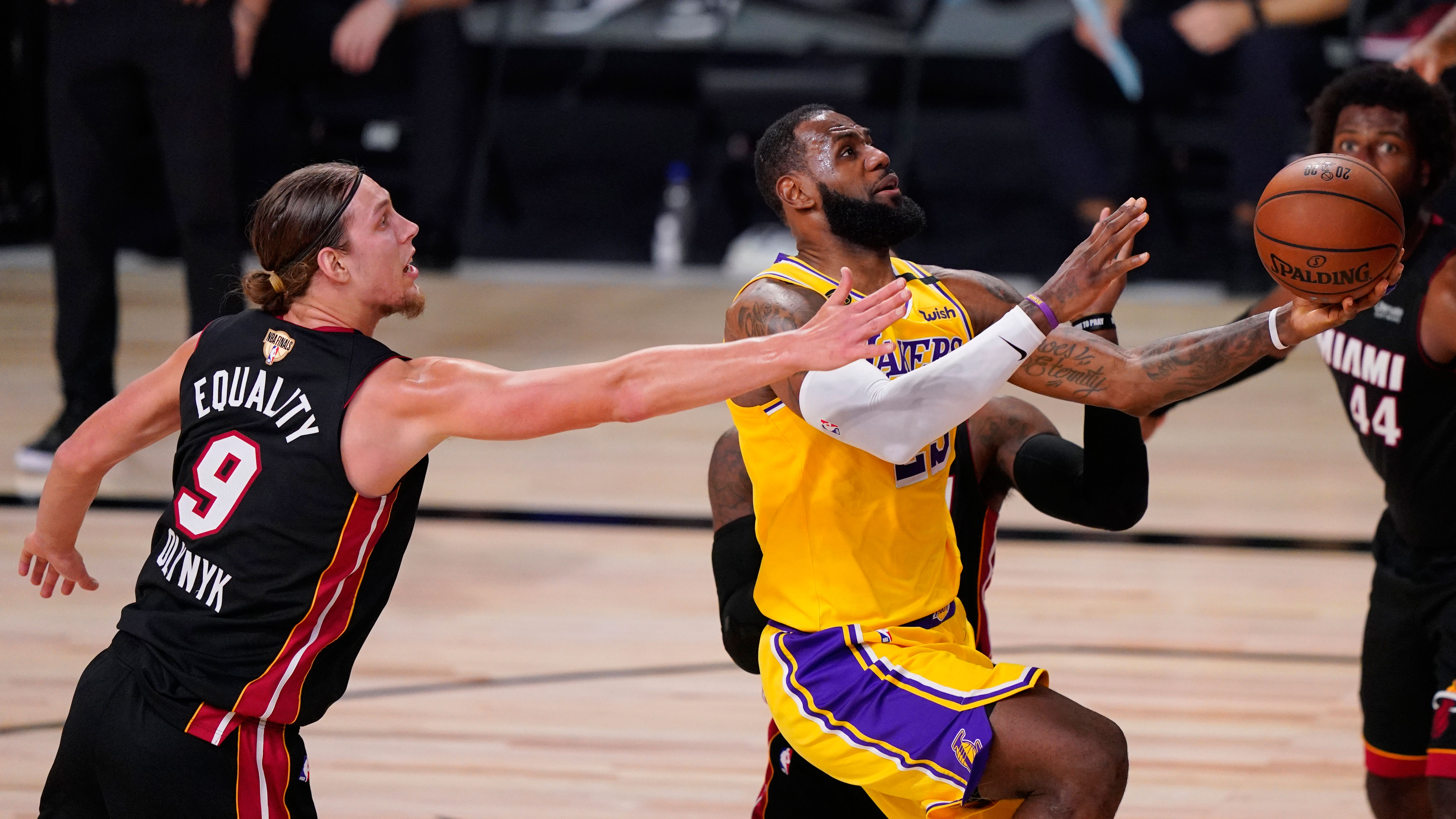 Los Angeles Lakers Beat The Miami Heat In Game 1 Of The NBA Finals