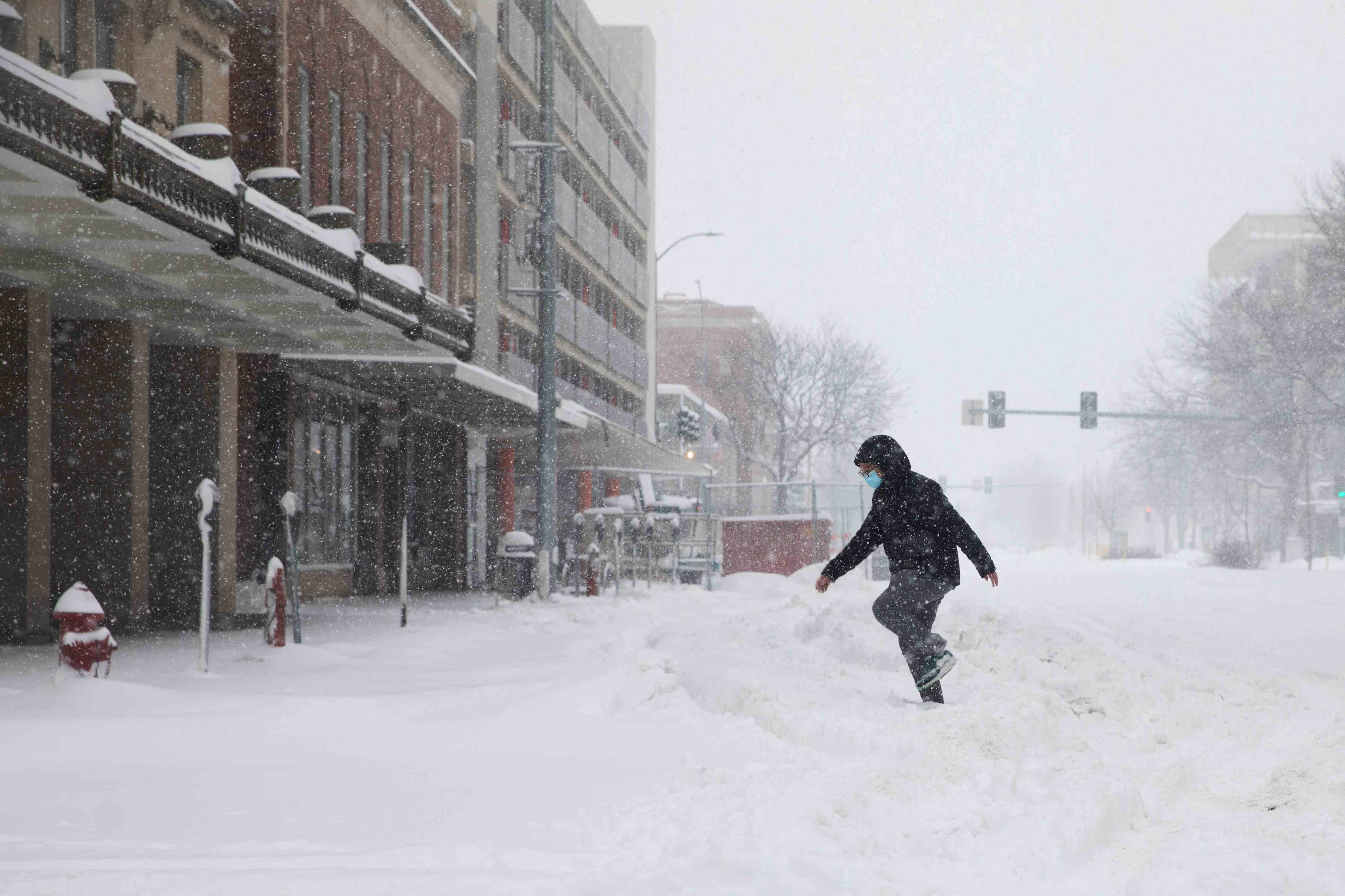 Massive Winter Storm Continues To Dump Snow On East Coast Positive