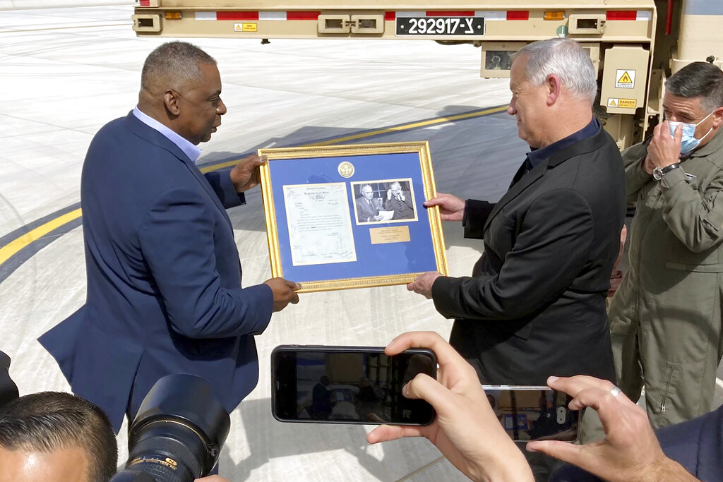 U.S. Defense Secretary Lloyd Austin and Israeli Defense Minister Benny Gantz