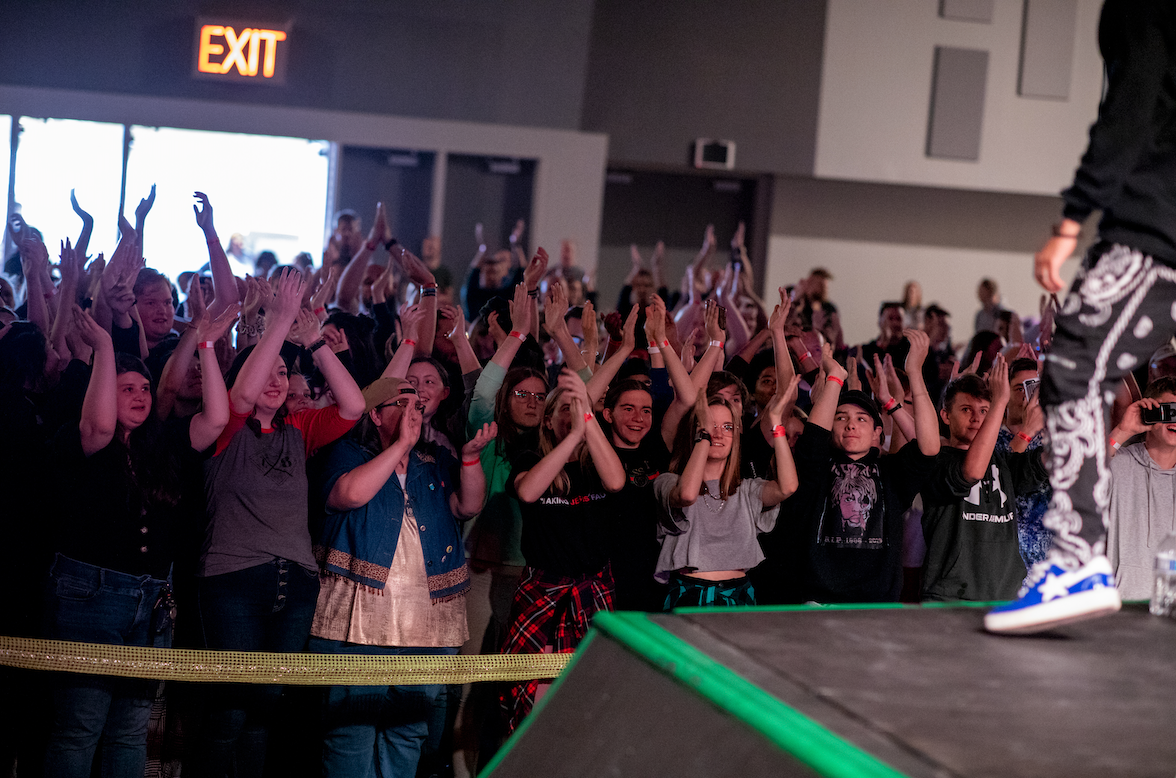 Worship at Z8 event, Sioux Falls, SD