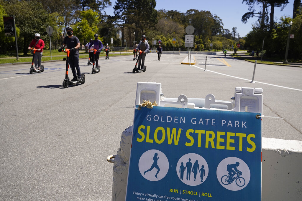 Sign for Slow Streets in San Francisco