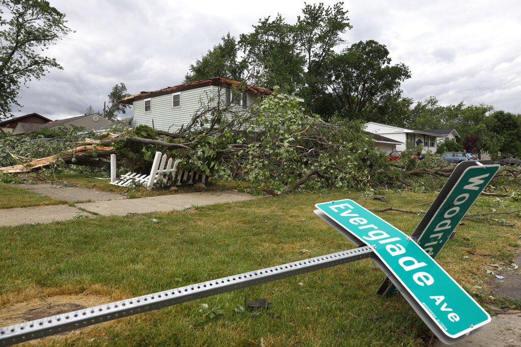 Suburban Chicago tornado damage