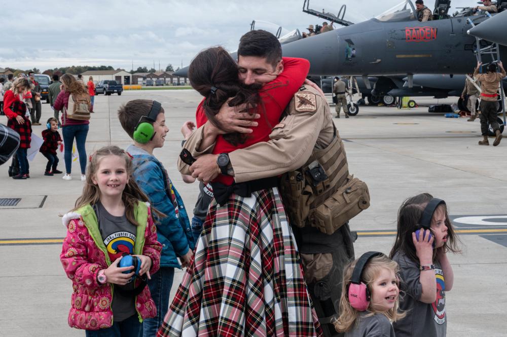 USAF crews return to families