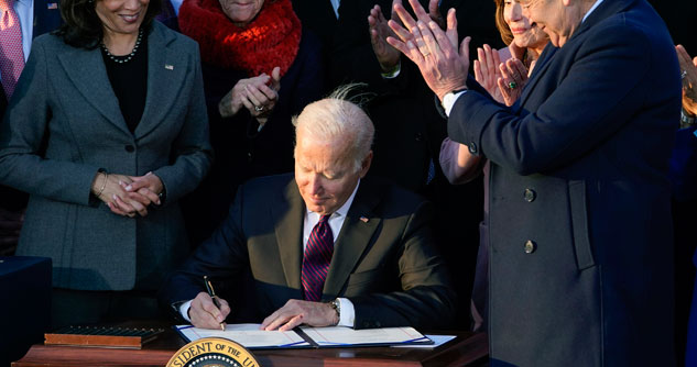 President Biden Signs $1T Infrastructure Deal With Bipartisan Crowd ...