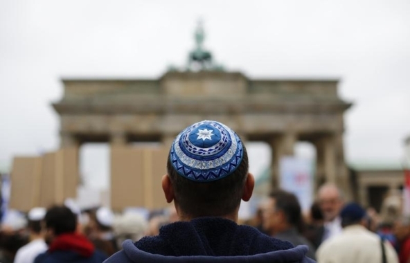 Man with yarmulke with crowd