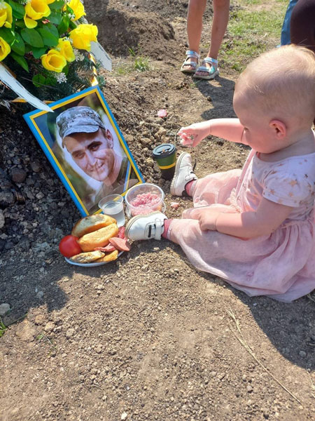 Ukrainian toddler marks her first birthday at late soldier father
