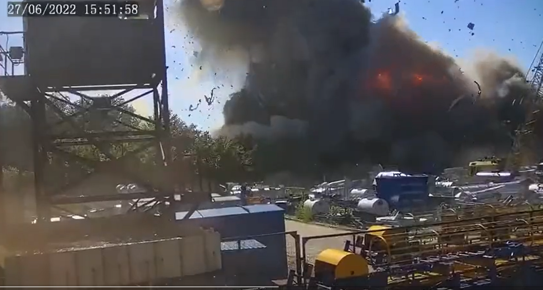 Russian missile hits Ukraine mall