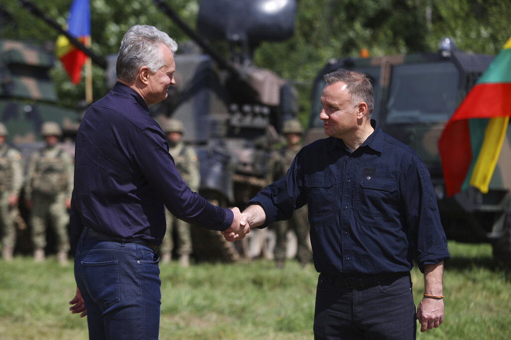 Polish President Andrzej Duda, right, and Lithuania