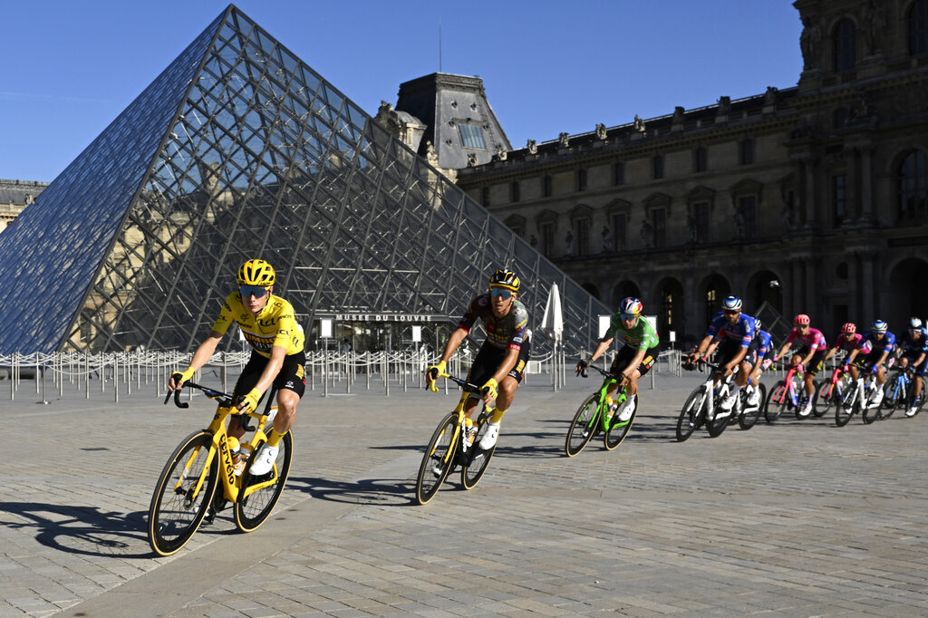 Passes the Louvre Museum during the twenty-first stage of the Tour de France