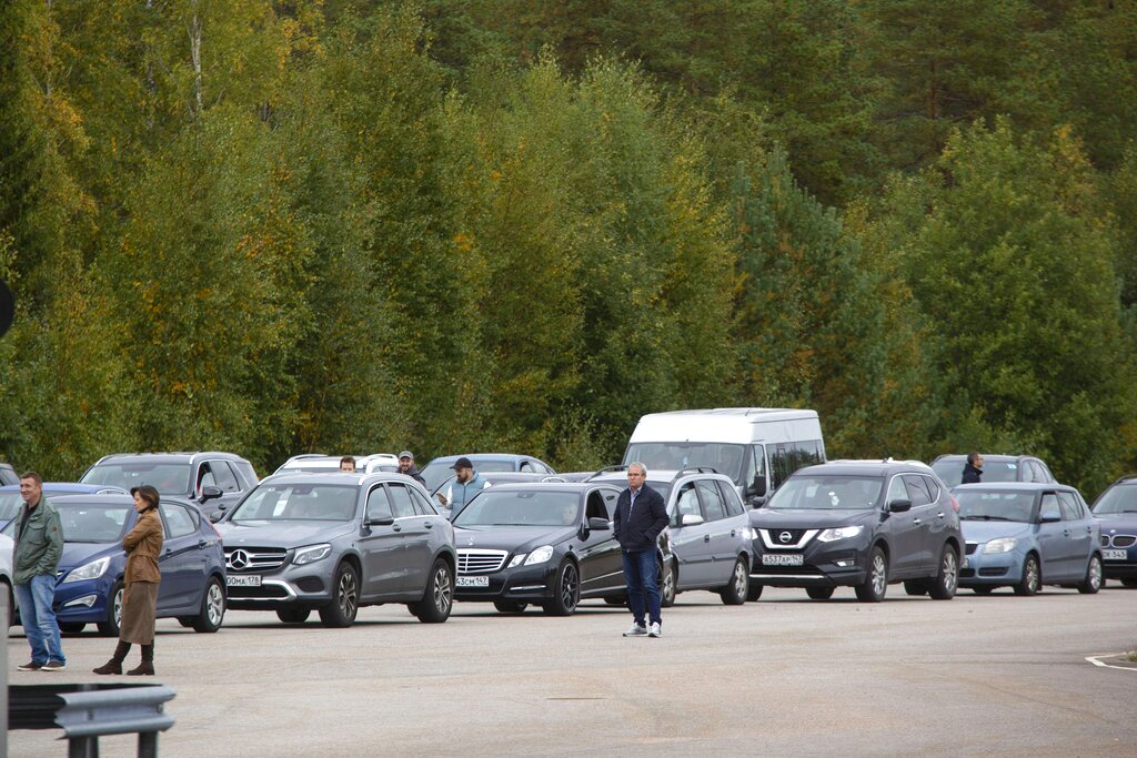 Cars queue to cross the border from Russia to Finland at the Vaalimaa border check point in Virolahti, Finland