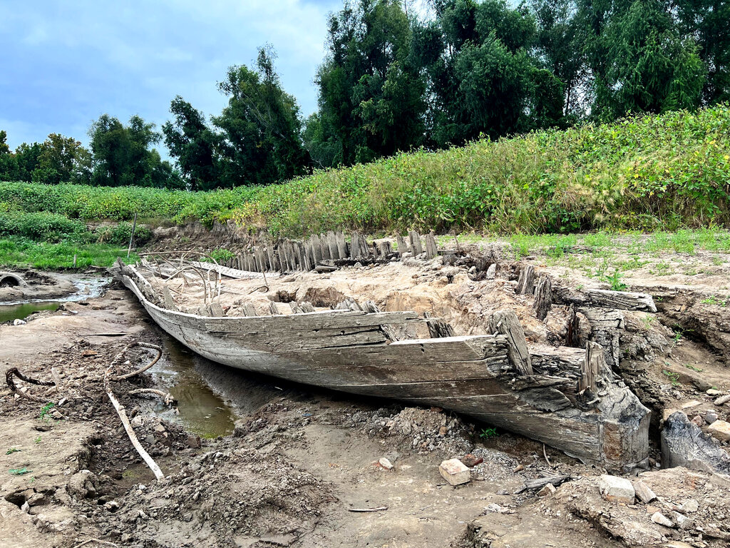 The remains of a ship lay on the banks of the Mississippi River in Baton Rouge, La.