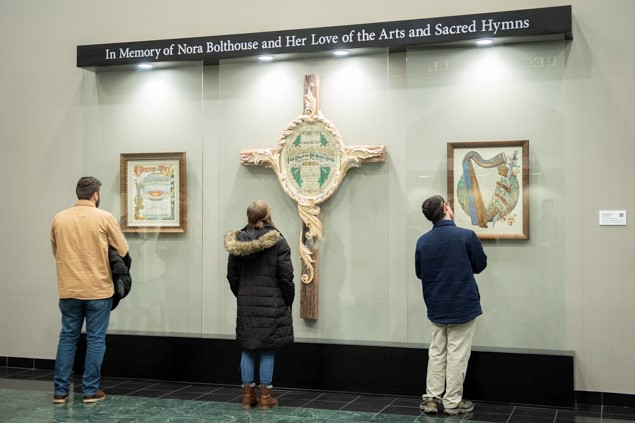 College students view the commissioned artwork