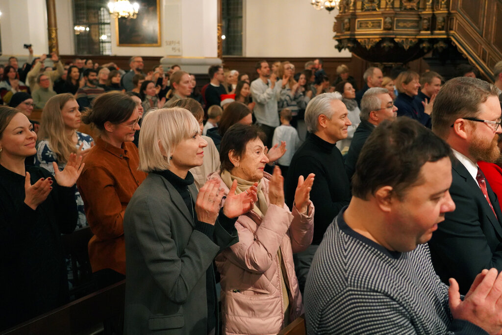 Audience members applaud the Shchedryk youth choir following a Christmas concert at Copenhagen’s Church of the Holy Spirit