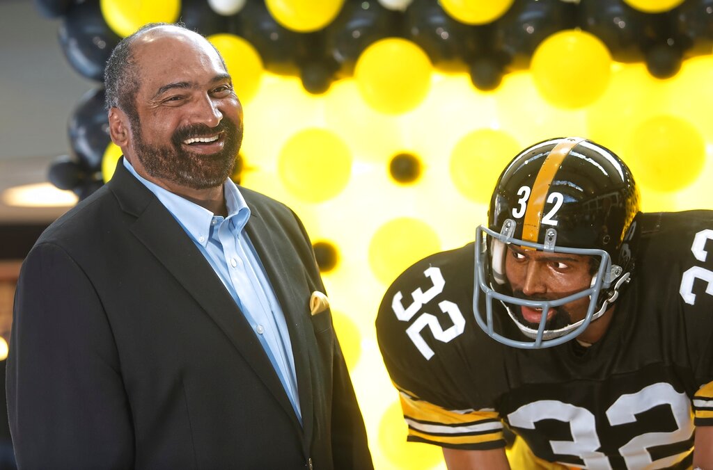 Former Pittsburgh Steelers running back Franco Harris stands next a statute of himself