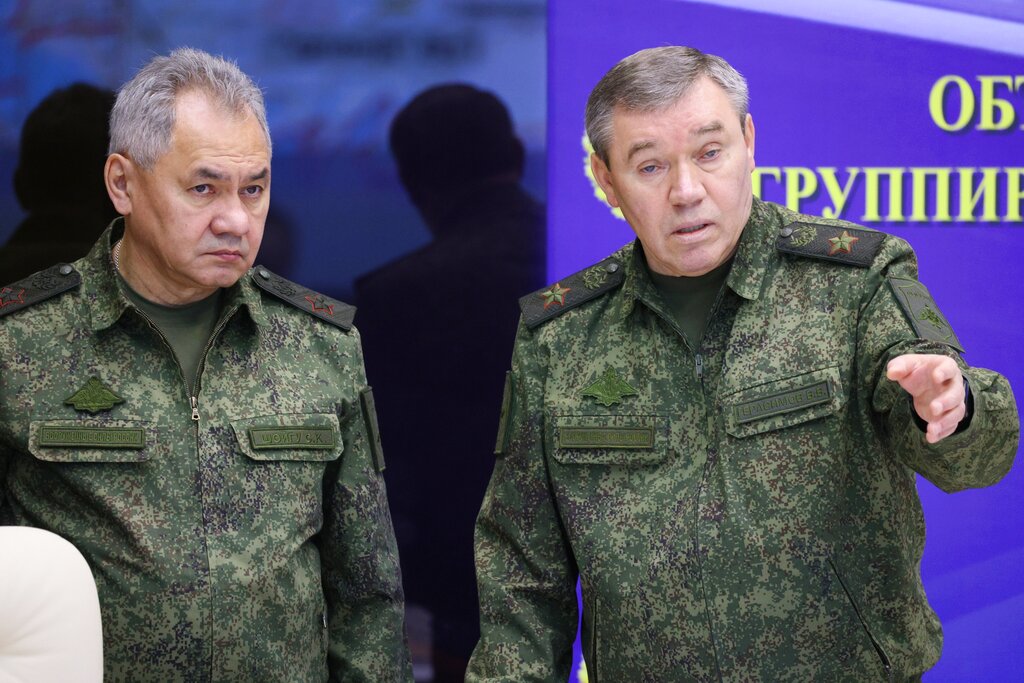 Russian Defense Minister Sergei Shoigu, left, and Chief of the Russian General Staff Valery Gerasimov 