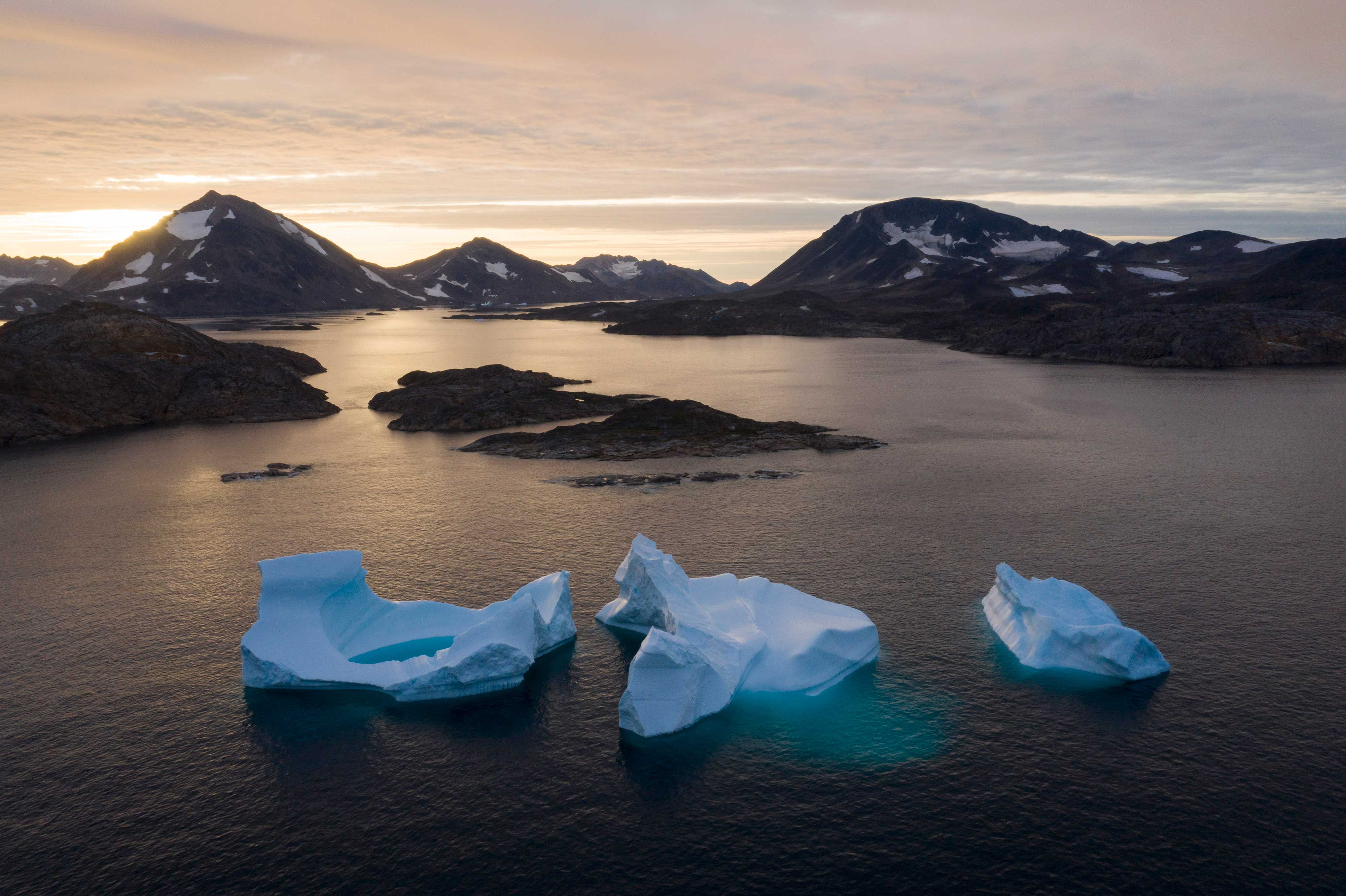 Длина реки гренландия. Гренландия ледник Антарктида Арктика Гренландия. Таяние льдов в Гренландии. Кулусук Гренландия. Гренландия таяние ледника.